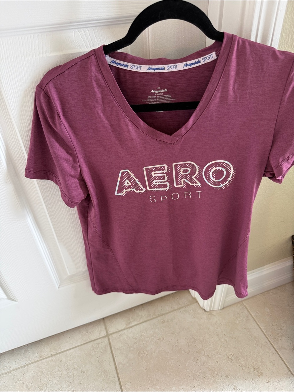 Aeropostale Women's V-Neck Tee in Plum Berry